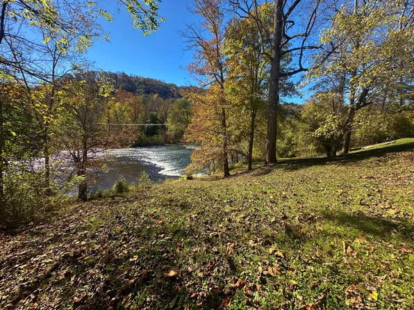 22 Honeybee Ln, Hinton, WV 25951