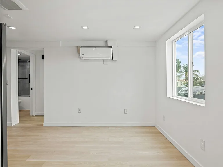 2561 S Westgate Ave #30-11 — Photo 17