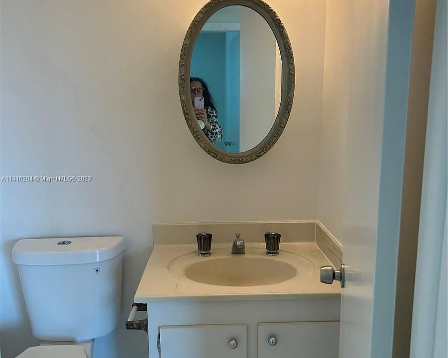 1st image of 919 Hillcrest Dr APT 408
