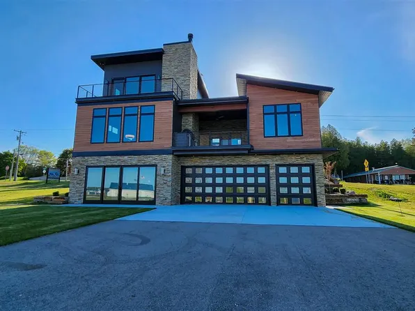 616 N Ontario St, De Tour Village, MI 49725