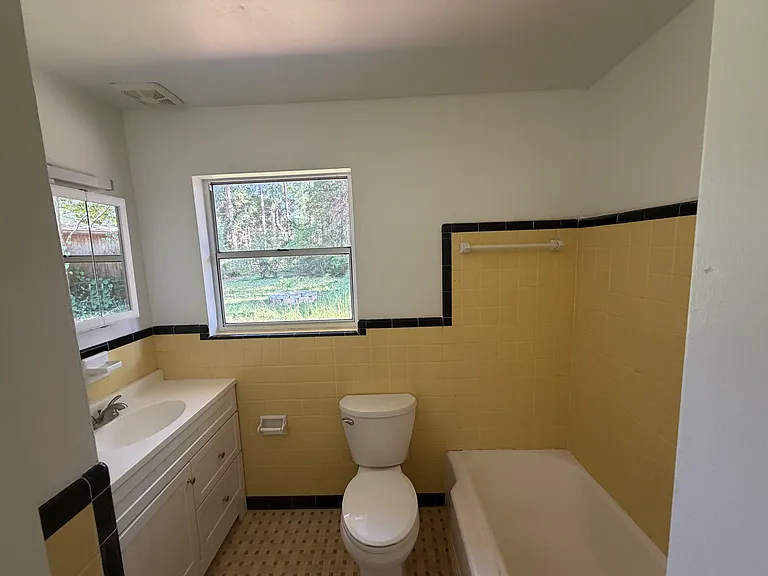 226 California Dr — Photo 8