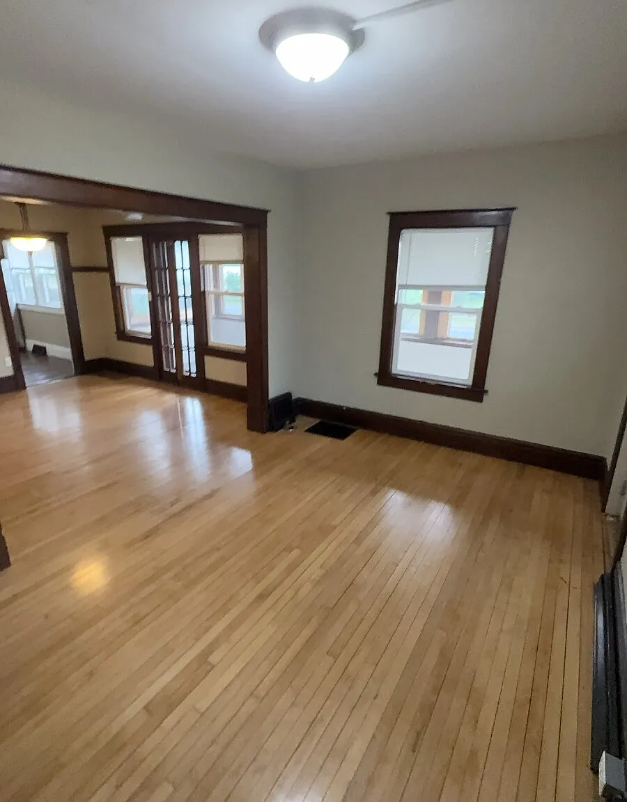 3 bed, 1.0 bath, 1293 sqft, $525 — Photo 3