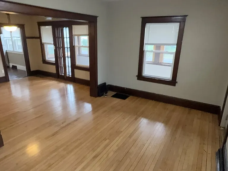 739 Broadway St — Photo 3