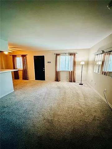1 bed, 1.0 bath, 676 sqft, $1,300 — Photo 4