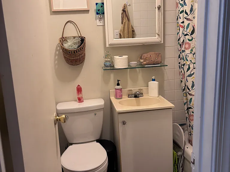 1914 South St #2R — Photo 6