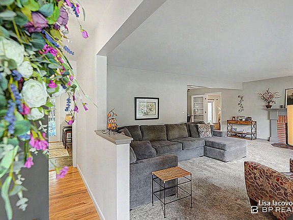 3rd image of 2211 Clover Dr NW