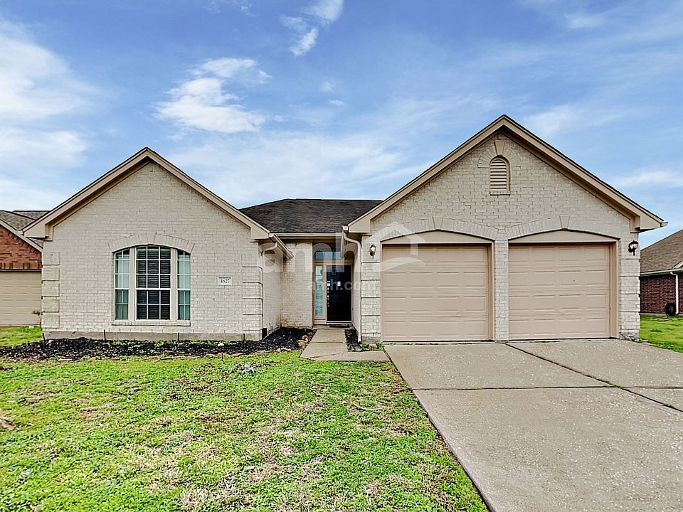 1st image of 1827 Pinewood Court Dr