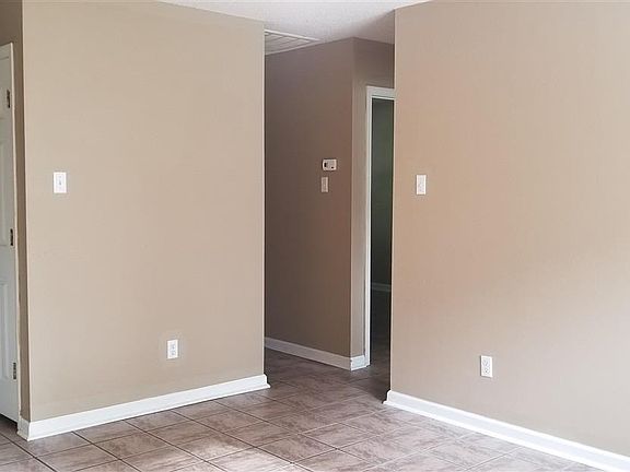 2nd image of 216 Bellevue Cir APT A