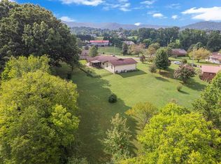 1413 Katie Ln, Sevierville, TN 37862