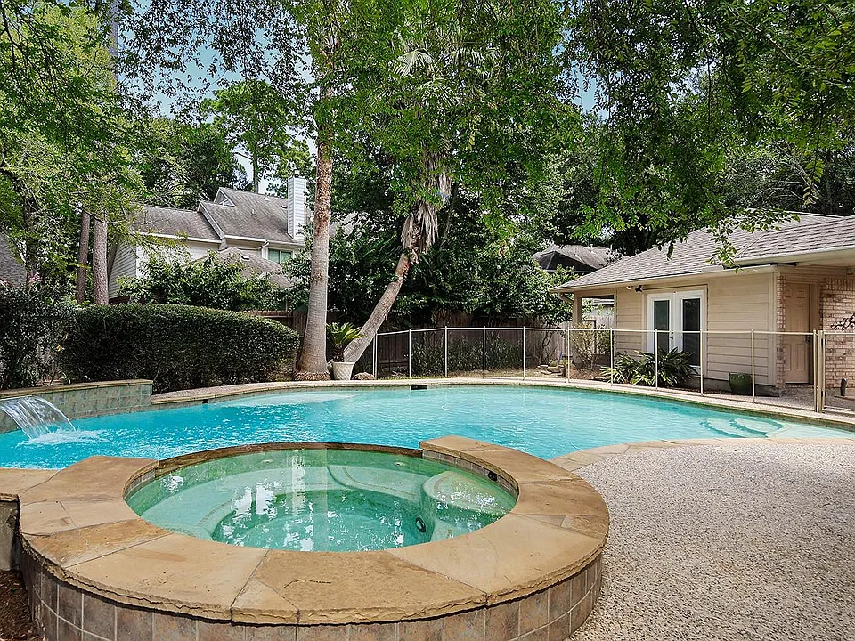 27 Bluff Creek Pl