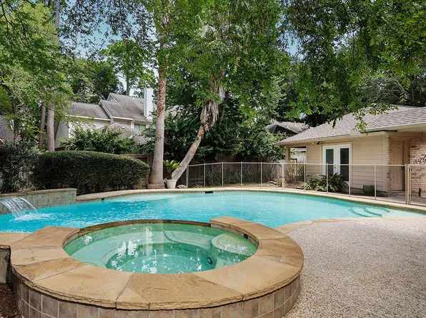 27 Bluff Creek Pl, Spring, TX 77382