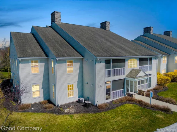 2793 S Knightsbridge Cir, Ann Arbor, MI 48105