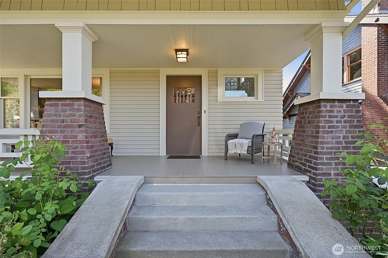 4th image of 1519 1st Avenue N