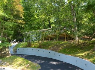 19 Watergate Dr, High Bridge, NJ 08829