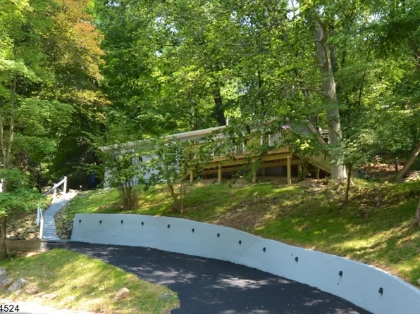 19 Watergate Drive, High Bridge Boro, NJ 08829