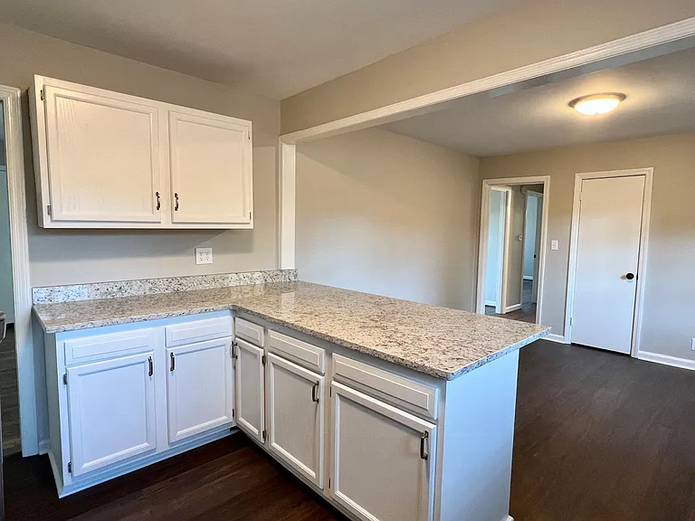 3209 Ridgely Dr — Photo 3