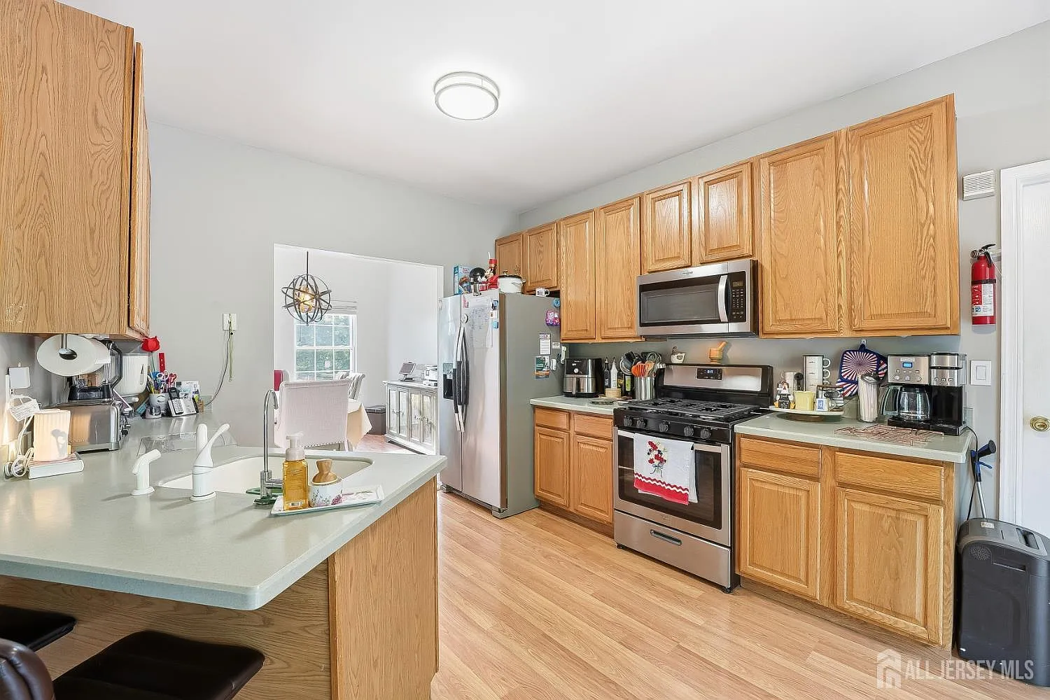 4 bed, 2.5 bath, $4,250 — Photo 3
