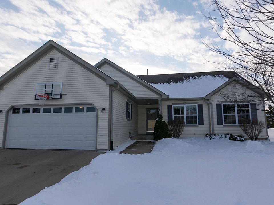 1st image of 700 S Woodpine Dr