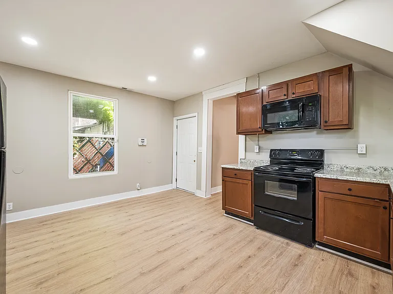 906 S Shelby St — Photo 14