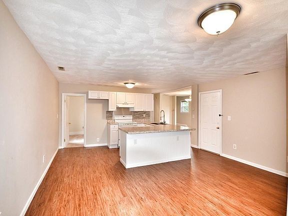 3rd image of 36 Ashland St Floor 2
