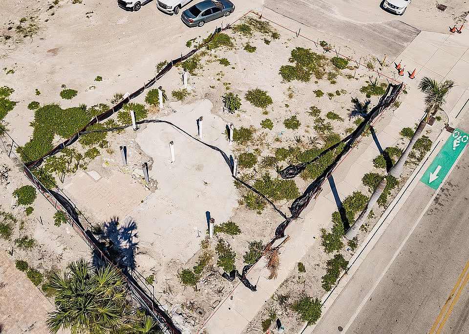 2nd image of 320 Estero Blvd