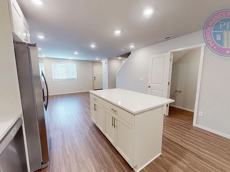 862 Sifuentez Ct — Photo 8