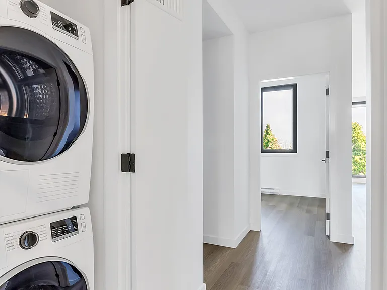 3455 Hastings St E — Photo 9