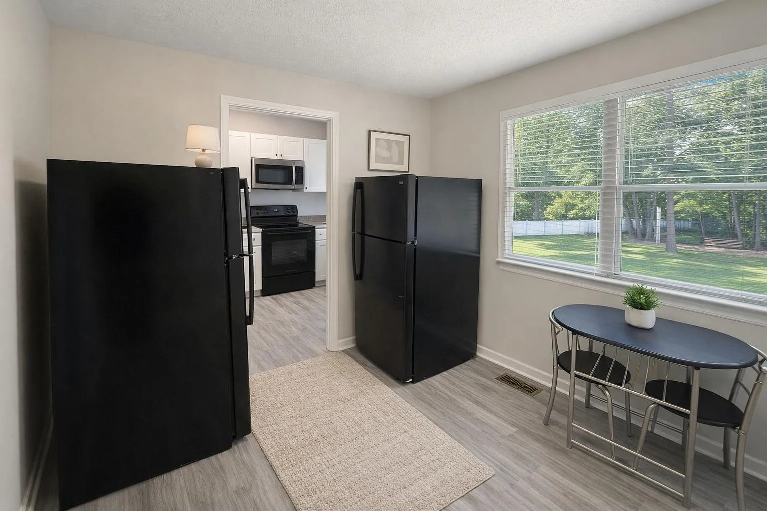 4 bed, 4.0 bath, 2400 sqft, $1,087 — Photo 4