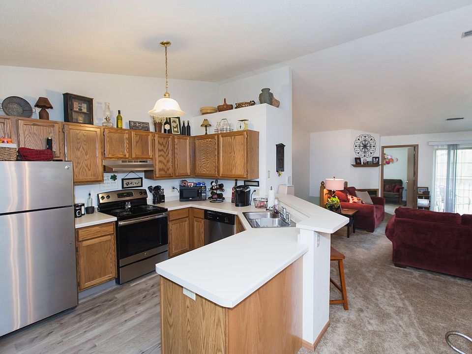 2nd image of 170 W Pioneer Rd #104
