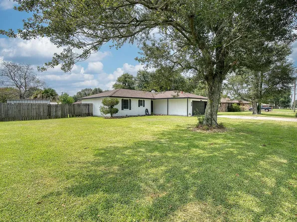 814 Sharp St, Bridge City, TX 77611
