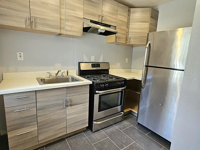 31 Topeka Ave #1 — Photo 8