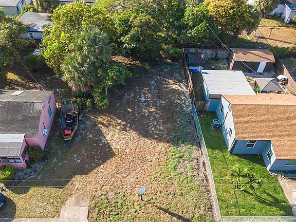 5th image of 555 W 2nd Street