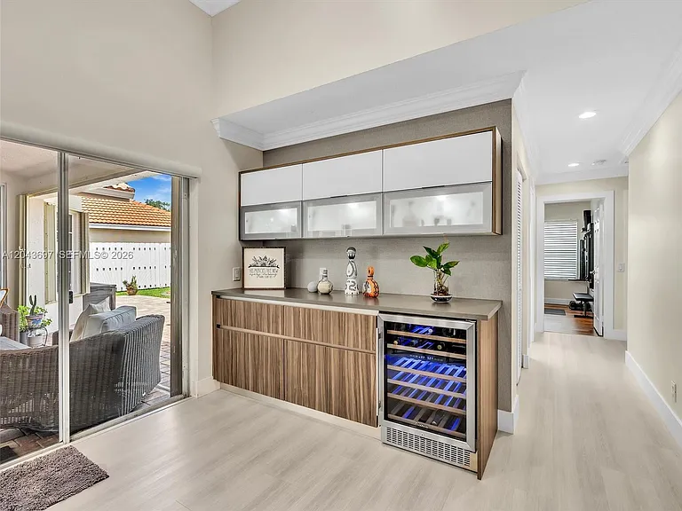 639 Verona Pl — Photo 47