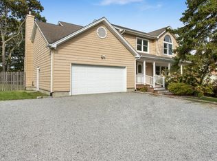 10 Carter Rd, Hampton Bays, NY 11946