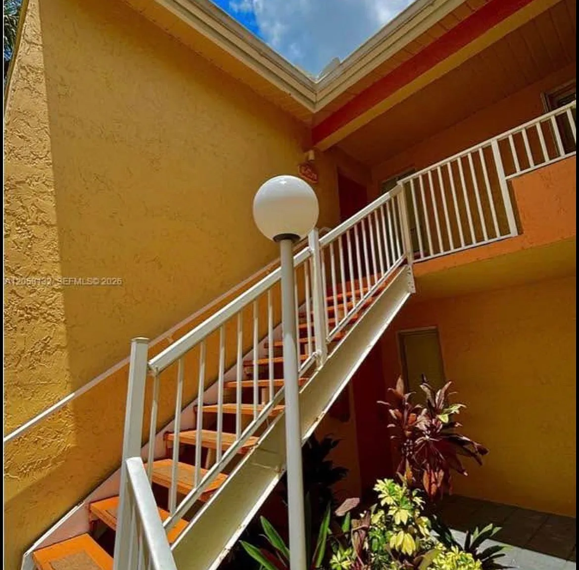 2 bed, 1044 sqft, $2,000 — Photo 2