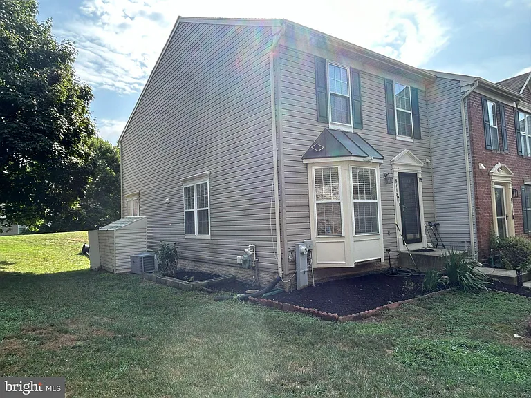 8718 Belleau Ct — Photo 17