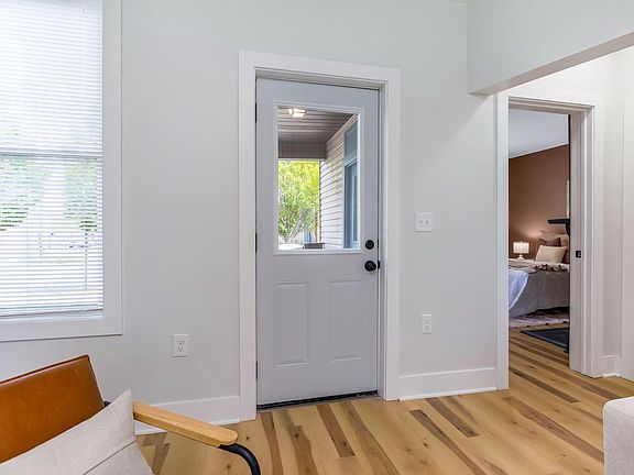 4th image of 547 E Whittier St