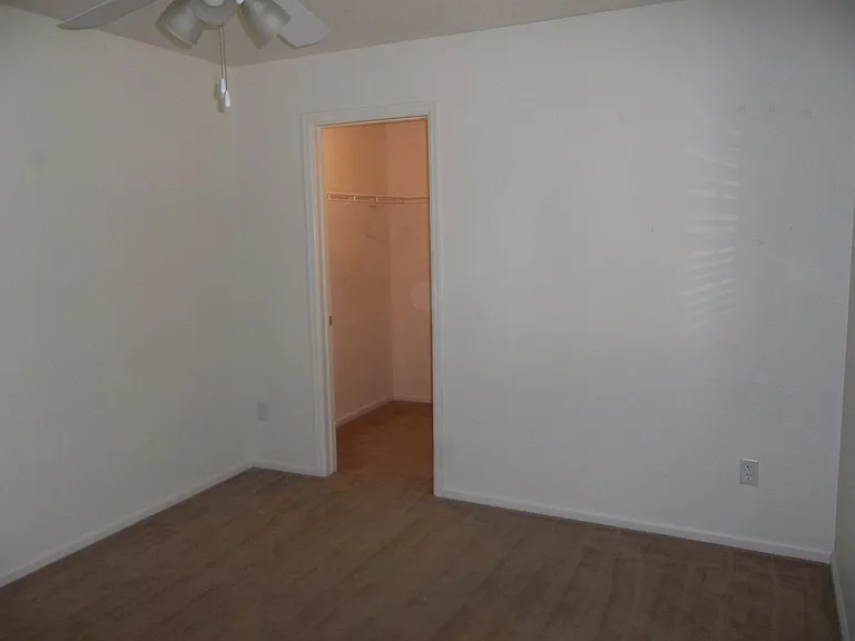 3414 Warren Farm Dr — Photo 10