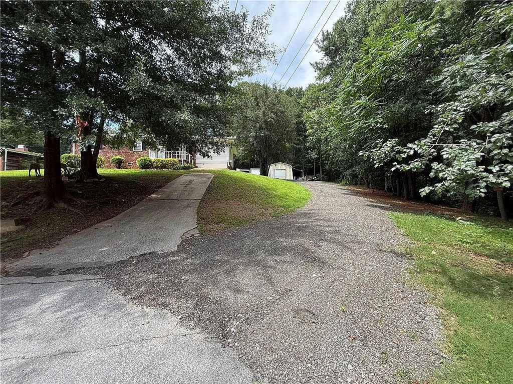 3 bed, 2.0 bath, 1649 sqft, $1,950 — Photo 2