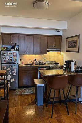 3rd image of 27 W 69th St APT 4A