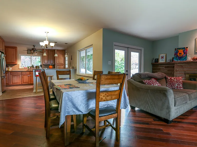 14360 Foothill Rd — Photo 4