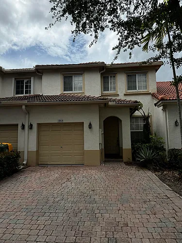 1868 NW 79th Way Photo 1
