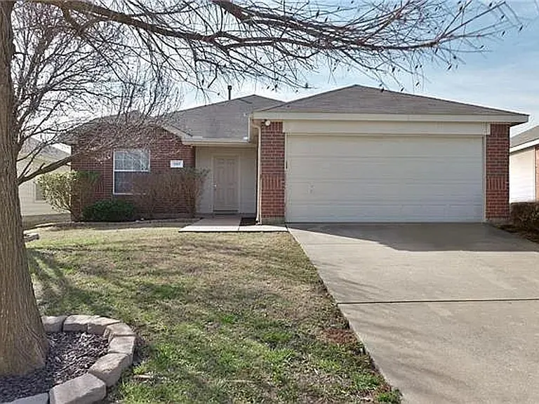 1107 Cumberland Dr — Photo 1
