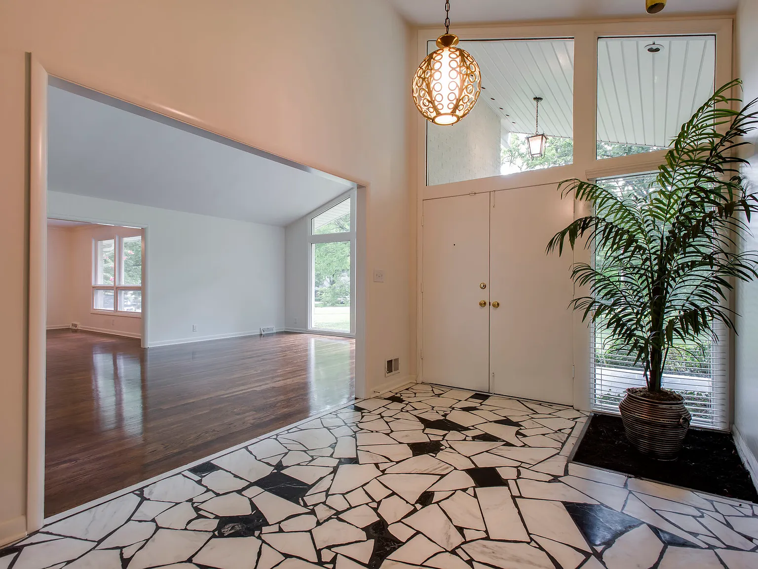 4 bed, 3.5 bath, 4352 sqft, $7,000 — Photo 4