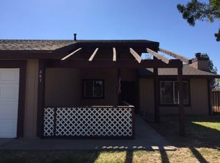 867 Daphne Ln, Lemoore, CA 93245