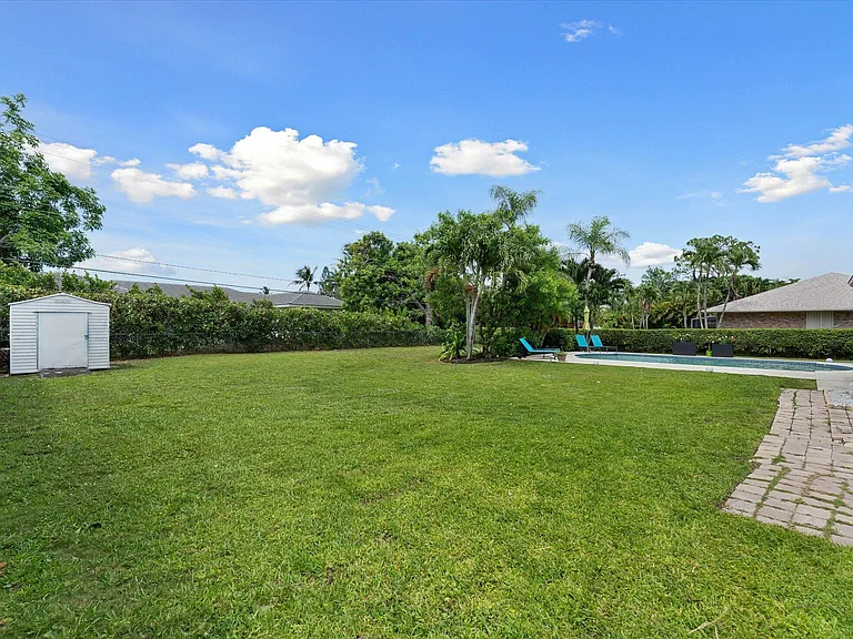 3313 Sherwood Blvd — Photo 22