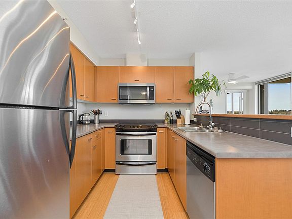 3rd image of 751 Fairfield Rd #1903