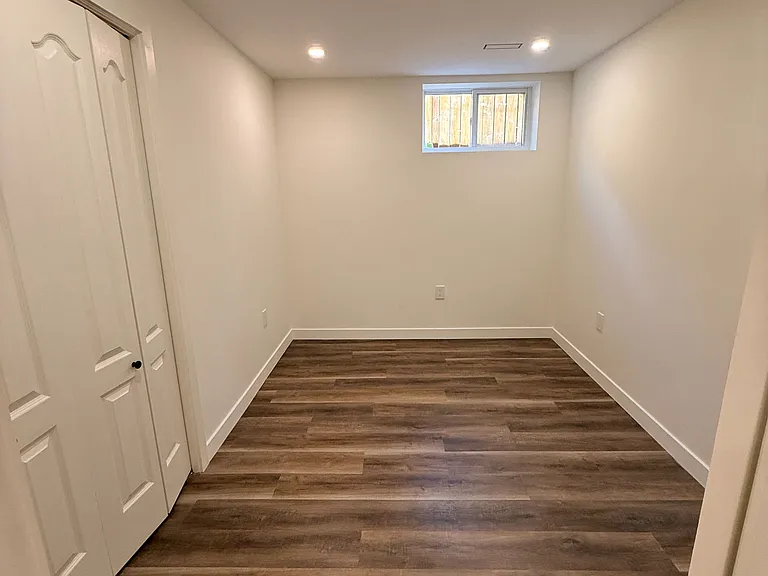 31 Brenlyn Ct #LOWER — Photo 6
