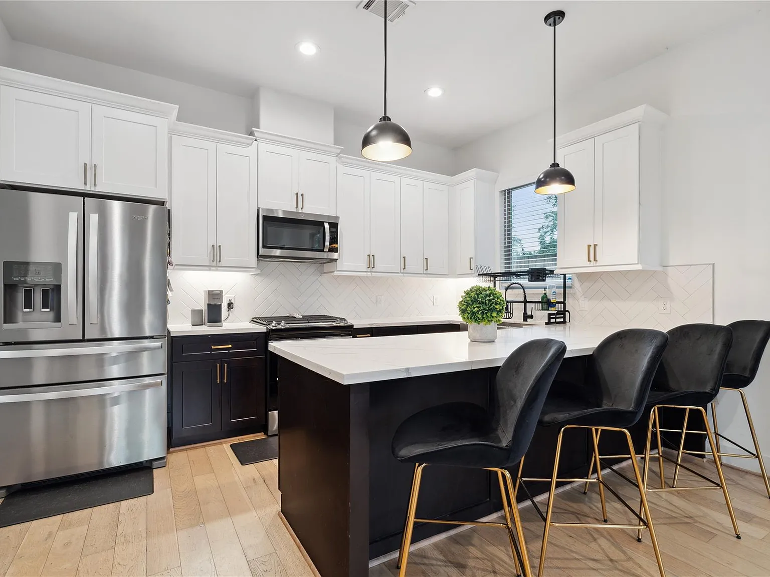 3 bed, 2.5 bath, 1824 sqft, $2,850 — Photo 4