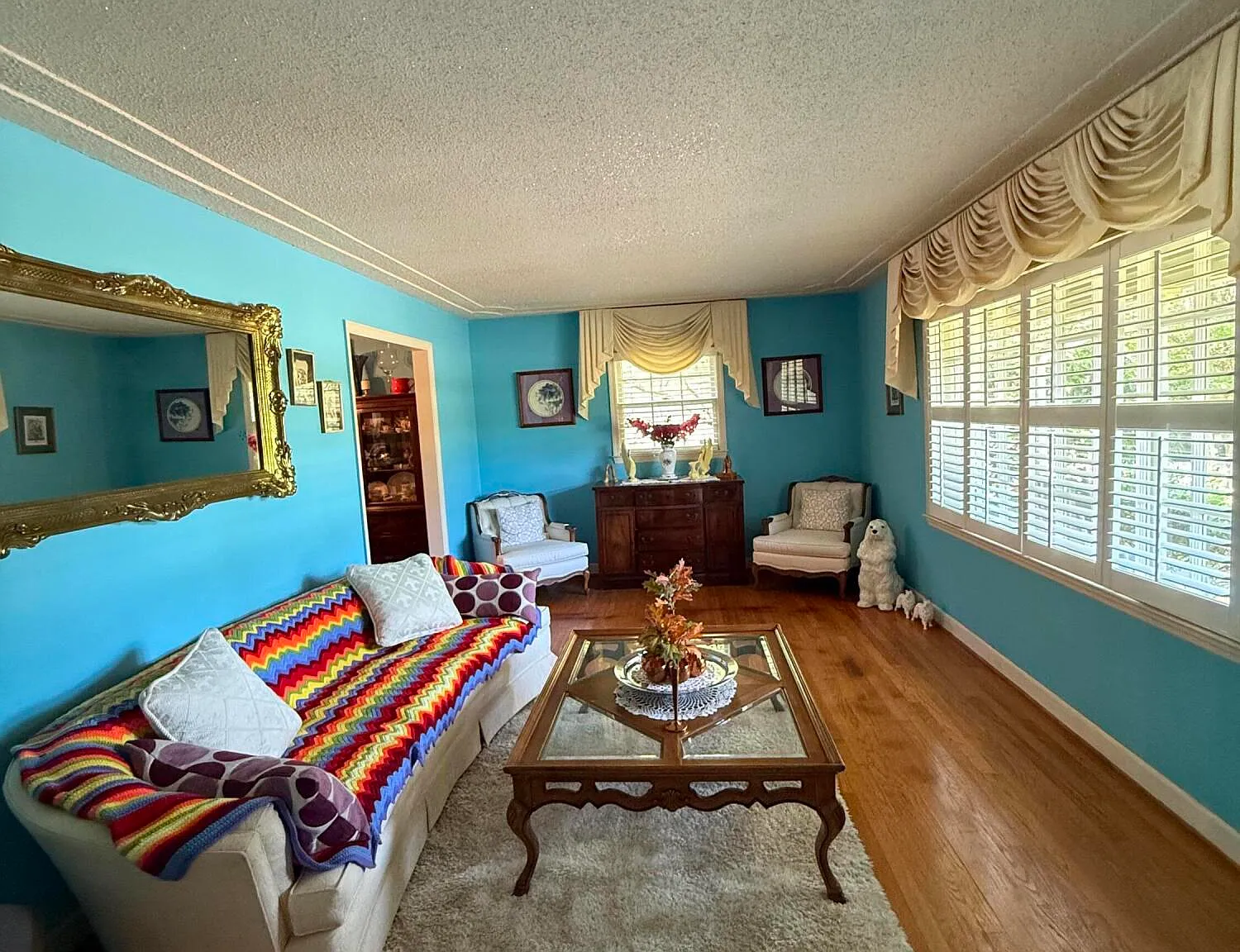 4 bed, 2.5 bath, 2011 sqft, $3,000 — Photo 2